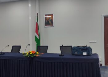 IMG 20240209 133623 1 De media verliet vandaag met verontwaardiging het Ministerie van Financiën en Planning, omdat ze door een fout van de CDS de persconferentie van het IMF niet konden bijwonen.