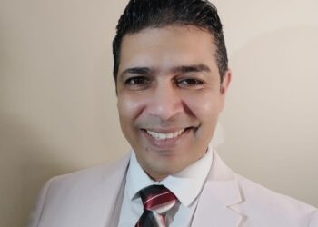 Imran Dahoe En nog ziet de VP, kans om publiekelijk aan te geven dat hij nu wil weten waar die 1,3 miljard USD aan royalty’s en dividenden is gebleven. Wie dat spektakel heeft gevolgd vraagt zich terecht af wat er in de achterkamer is besproken om vervolgens in de persconferentie na de BOK aan BIBIS, te horen dat de plooien zijn gladgestreken.