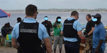 Franse politie pakt illegale Surinaamse straatventers aan