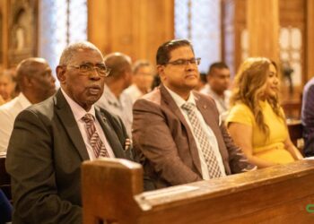 Jack Uden president en first lady Het is op dinsdag 15 augustus 170 jaar geleden dat de eerste groep Portugese immigranten uit Madeira zich als contractarbeiders in Suriname vestigden. Ter ere van hun voorouders hebben nazaten van deze immigranten op maandag 14 augustus 2023 een dankdienst gehouden.