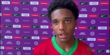 Jayen Gerold Surinaams jeugdinternational Jayen Gerold heeft dinsdag zijn eerste contract bij AZ Alkmaar ondertekend. De negentienjarige vleugelaanvaller, die dit seizoen deel uitmaakt van Jong AZ, zette in het AFAS-Stadion zijn handtekening onder een verbintenis tot medio 2025. Dit maakte de club bekend.