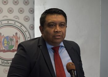 Jubithana De Toerisme Raamwet en de Wet Suriname Toerisme Autoriteit is donderdag met 33 algemene stemmen aangenomen in het parlement. “Vandaag hebben we ons eigen FID getekend”, zei minister Albert Jubithana van Transport, Communicatie en Toerisme na de stemming.