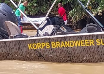 KBS lijk sarca rivier 1 De 21-jarige G.P. die zondag 4 februari in de Surinamerivier te Accaribo is gesprongen om een vriend te redden, is terecht. De Korps Politie Brandweer maakt bekend dat zijn lijk is opgevist.