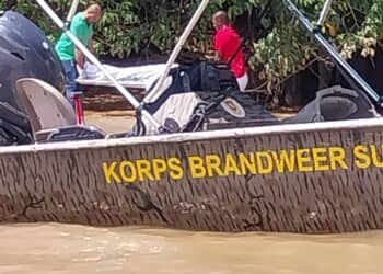 KBS lijk sarca rivier De 21-jarige G.P. die zondag 4 februari in de Surinamerivier te Accaribo is gesprongen om een vriend te redden, is terecht. De Korps Politie Brandweer maakt bekend dat zijn lijk is opgevist.