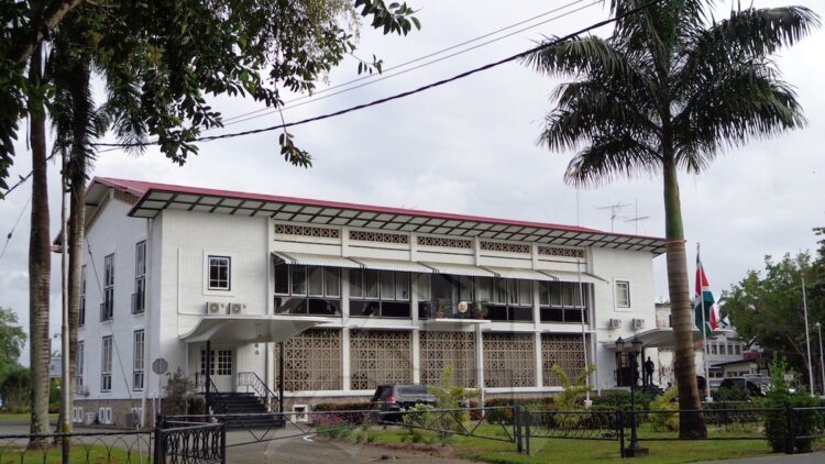 Kabinet van de President 9 POLITIEK & ECONOMIE | MISDAAD & POLITIE | INGEZONDEN | COLUMN & OPINIE | ENTERTAINMENT | SPORT | GEZONDHIED | KEY NEWS |