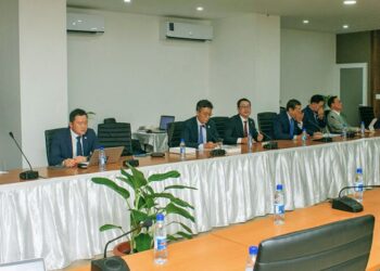 Korea 1 Een delegatie van SK Group, een conglomeraat in Zuid-Korea, gespecialiseerd in energie en ICT technologie- en innovatiesectoren, heeft op vrijdag 18 augustus 2023 een ontmoeting gehad met president Chandrikapersad Santokhi op het Kabinet van de President.