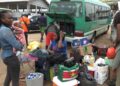 Leerkrachten 1 Leerkrachten die les geven op scholen in het zuiden van Suriname zijn met dezelfde vlucht, waarmee zij vervoerd waren naar hun standplaatsen, teruggevlogen naar Paramaribo.