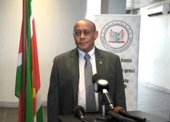 Disbalans op Surinaamse arbeidsmarkt moet worden opgelost