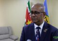 Ramdin neemt schrijver berichtgeving over betrokkenheid mensenhandel niet serieus