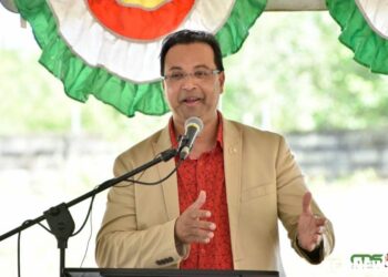 Minister Riad Nurmohamed 2 1024x650 1 Het ministerie van Openbare Werken (OW) streeft naar vernieuwing en verfraaiing van de binnenstad van Paramaribo, in een model waarbij kunst en cultuur centraal zullen staan. In dit kader is er een aanvang gemaakt met het project “Stadsvernieuwing Waterkant van Waag tot aan Gemaal Jodenbreestraat”.
