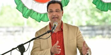 Minister Riad Nurmohamed 2 De Surinaamse regering zet een streep onder het omstreden gebruik van zwaar materieel voor goudwinningsgebieden, een praktijk die volgens minister Riad Nurmohamed van Openbare Werken (OW) in het verleden plaatsvond.