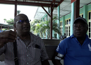 NIERDIALYSE "Ze hebben onze volle ondersteuning, want het werk dat ze doen is zwaar", dat zeggen Umar Posetiko en Guno Duurham, twee nierdialysepatiënten en tevens bestuursleden van de Nierdialyse patiënten organisatie.