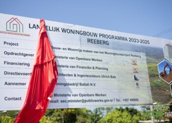Naamborg Reeberg Het Project Bureau voor het Landelijk Woningbouwprogramma gaat voor duurzaamheid en continuïteit. De regering heeft op vrijdag 25 augustus op Reeberg in het district Wanica het startsein gegeven voor de eerste fase van dit programma.
