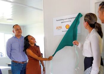 Natin Het Natuur Technisch Instituut (NATIN) heeft op woensdag 1 november 2023 drie nieuwe praktijklokalen in gebruik genomen. Deze lokalen en bijbehorende apparatuur zijn een schenking van ExxonMobil, Chevron, Shell, APA Suriname en TotalEnergies, de internationale oliebedrijven in Suriname.