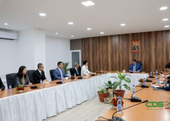 Onderhoud op kabinet De regering heeft besloten de ministeriele beschikking aan Goldline Mining N.V. voor de duur van zes maanden te schorsen. Het gaat om een presidentieel besluit, waarbij president Chandrikapersad Santokhi meerdere aspecten in overweging heeft genomen. Laat het kabinet van de president weten.