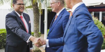 Ontvangst De hernieuwde relatie tussen Suriname en Nederland is doorslaggevend geweest voor de huidige vorm van een samenwerking gebaseerd op gelijkwaardigheid en wederzijds respect in het belang van de samenlevingen van beide landen.