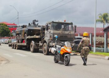 Operatie Goliath Landmacht scherpt vaardigheden aan2 Operatie Goliath, een oefening van de Landmacht van het Nationaal Leger, is op 24 juni 2024 van start gegaan en zal duren tot en met 28 juni 2024. Deze operatie vindt plaats in het gebied vanaf Pikin Saron tot Tibiti.