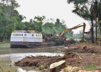 Opschonen 1 1 Aannemer International Infra N.V. heeft medio januari een aanvang gemaakt met de werkzaamheden binnen het project “Saramacca Canal System Rehabilitation Project” (SCSRP). Projectmanager Vishnu Kalloe spreekt van een uitdagend project dat alleen maar tot voordelen voor de economie en samenleving zal leiden.