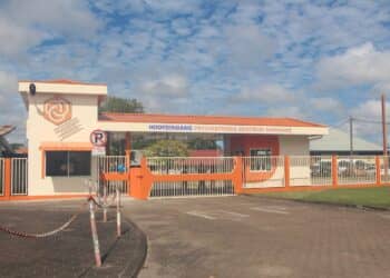 PCS Het personeel van het Psychiatrisch Centrum Suriname (PCS) heeft het werk sinds donderdag totaal neergelegd. “De mensen zijn ontevreden”, zegt bondsvoorzitter Carmen Brondenstein.