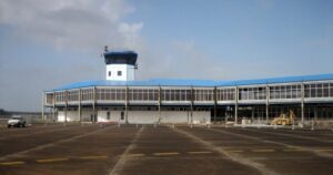 Paramaribo Zanderij Airport 2 De KLM-vlucht van Amsterdam naar Paramaribo (KL713) is vandaag uitgeweken naar Cayenne, omdat de verkeerstoren van de Johan Adolf Pengel Internationale Luchthaven tijdelijk onbemand was.