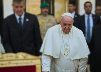 Paus Franciscus Paus Franciscus (87) wordt beschuldigd van het illegaal afluisteren van telefoons. Er loopt een onderzoek van de Verenigde Naties naar het mogelijk onrechtmatig aftappen van telefoons tijdens een Vaticaans onderzoek, zo meldt The Telegraph.