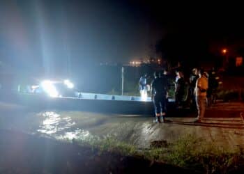 Police 2 De Franse grenspolitie heeft met Surinaamse veiligheidstroepen 19 ongewenste reizigers uit Suriname de toegang tot Frans-Guyana geweigerd.