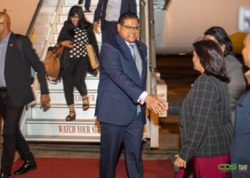 President uit Canada President Chandrikapersad Santokhi is terug in Suriname. Het staatshoofd heeft in de Canadese hoofdstad Ottawa deelgenomen aan de Caricom-Canada Summit. De Top vond plaats van 17-19 oktober. President Santokhi landde op donderdag 19 oktober weer op Surinaamse bodem.