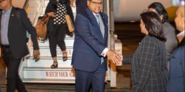 President uit Canada President Chandrikapersad Santokhi is terug in Suriname. Het staatshoofd heeft in de Canadese hoofdstad Ottawa deelgenomen aan de Caricom-Canada Summit. De Top vond plaats van 17-19 oktober. President Santokhi landde op donderdag 19 oktober weer op Surinaamse bodem.