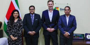 REUNION GOLD President Chandrikapersad Santokhi heeft op zijn kabinet een bijeenkomst gehad met het Canadese bedrijf Reunion Gold en de Surinaamse counterpart Consolidators, Distributors & Warehousing Europa-Suriname, CDWE SR.