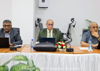 Ra1 8 of 13 1 Staatshoofden en regeringsleiders van de Caricom hebben, vorig jaar tijdens de 45ste regionale meeting in Chauguaramas, unaniem het besluit genomen om tegen maart 2024 het volledige free movement of persons (vrij verkeer van personen) binnen de regio door te voeren, en wel tegen de achtergrond van de Caricom Single Market and Economy (CSME).