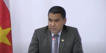 Radjinder Debie VHP DNA 13 “De regering moet een dwangsom van SRD 6.6 miljoen betalen door toedoen van de vorige regering. Dit geld kon op een ander manier gebruikt worden”, zegt DNA-lid Radjendrekoemar Debie.