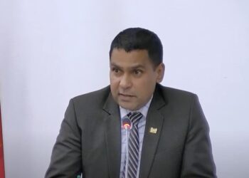 Radjinder Debie VHP DNA 5 “Gaat iemand met een inkomen van USD 7,50 per dag terrorisme financieren?”, vroeg DNA-lid Radjendrekoemar Debie zich donderdag in het parlement af tijdens de behandeling van de wet money laundering en de financiering van terrorisme.