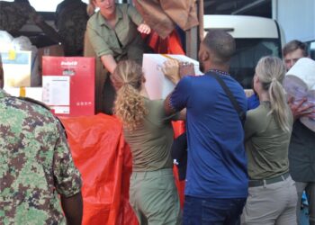 Renovaties en gratis medische diensten bij derde editie Operatie Gran Mati 5 Het Nationaal Leger heeft op maandag 14 augustus 2023 een begin gemaakt met de derde editie van de civiel-militaire operatie Gran Mati. Dit jaar vindt de operatie plaats in de gebieden Langa Tabiki, Powakka, Coronie en Corneliskondre.