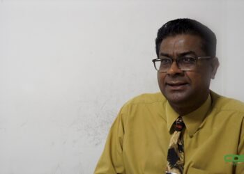 Sanjay Gaurisankar 2 1 De daling van de wisselkoers heeft zich de afgelopen dagen snel en verrassend ingezet. Maatregelen in de overheidsfinanciën en een goede afstemming tussen de Centrale Bank van Suriname (CBvS) en het ministerie van Financiën en Planning maken dat de groei van de geldhoeveelheid redelijk onder controle is.