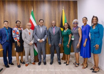 Santokhi en Jamaicaanse minister praten over samenwerkingsmogelijkheden