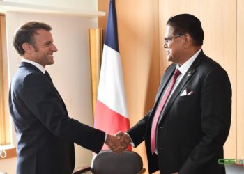 Santokhi en Macron Uitbreiden van de huidige samenwerking tussen Suriname en Frankrijk; dat is de rode draad geweest in het bilateraal onderhoud tussen president Chandrikapersad Santokhi en zijn Franse ambtgenoot Emmanuel Macron.