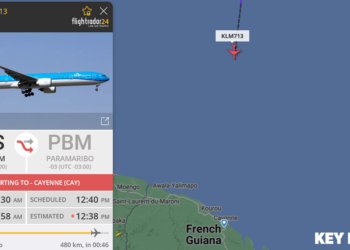 Screenshot 2023 05 25 at 11 52 36 Live Flight Tracker Real Time Flight Tracker Map Flightradar24 Het is nog onduidelijk of geplande vluchten naar onze luchthaven voortgang zullen vinden. Op de Notam staat ook aangegeven dat als de controlekamer van Zanderij niet werkt, er contact opgenomen moet worden met de controlekamer van Zorg en Hoop. Rond half 1 staat er wel een vlucht gepland voor aankomst. Het gaat in deze om een KLM-vlucht. Wat opmerkelijk is, is dat er eerder geen melding is gegeven van een mogelijke vertraging. Nu blijkt dus dat de vlucht moest uitwijken naar Frans Guyana.