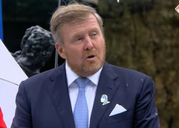 Screenshot 2023 07 01 105953 Het moment is eindelijk aangebroken. De Nederlandse koning Willem-Alexander heeft zaterdag 1 juli in het Oosterpark in Nederland, in eigen persoon namens de Nederlandse regering, zijn excuses aangeboden voor slavernij en slavenhandel.
