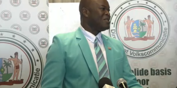 Screenshot 2023 08 23 144452 Vicepresident Ronnie Brunswijk heeft voor aanvang van de regeringsvergadering aangegeven dat de minister van Sociale Zaken, Uraiqit Ramsaran, doorgeschoven zal worden op de post van de vertrekkende minister van Toerisme, Communicatie en Transport, Albert Jubithana.