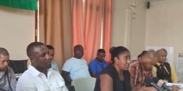 Screenshot 2024 02 05 132721 1 De salarissen die betaald worden aan het personeel van SLM zijn veel te laag. Naar zeggen van de bond ligt het zeker 5 keer lager dan wat er marktconform betaald wordt. "We hebben een benchmark gedaan en als we kijken wat er marktconform betaald wordt ligt het ver onder", zegt Jermain Kerk, een van de bestuursleden van de Bond van SLM.