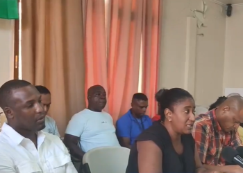 Screenshot 2024 02 05 132721 2 Communiceren binnen de Surinaamse Luchtvaartmaatschappij wordt bijna bemoeilijkt. Er gaan veel zaken mis. Dit vertelde Marcia Clumper, voorzitter van de bond van de Surinaamse luchtvaart Maatschappij, vandaag tijdens een persconferentie.