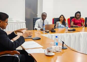 Stichting Studenten Agrarisch Platform bij voorgesprek Nationale Dialoog met president Chandrikapersad Santokhi web Het vergroten van de agrarische productie en verdiencapaciteit van Suriname heeft centraal gestaan tijdens een overleg tussen de Stichting Studenten Agrarisch Platform (SSAP) en president Chandrikapersad Santokhi.