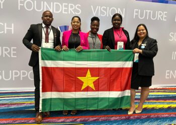 Suriname GEC Delegation 2 Een jonge Surinaamse delegatie heeft in de afgelopen week de Global Entrepreneurship Conference+ in San Juan, Puerto Rico, bijgewoond. Deze conferentie werd mede-georganiseerd door het Global Entrepreneurship Network en de Puerto Rico Convention District Authority van 14 tot 18 juli 2024.