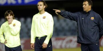 TEN CATE THIAGO MOTTA EN EEN PIEPJONGE LIONEL MESSI 1 Ajax heeft de assistent-bondscoach van Suriname, Henk ten Cate, benaderd om Maurice Steijn op te volgen, maar heeft daarvoor bedankt. Dat beweert Johan Derksen woensdagavond bij Veronica Inside.