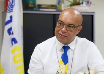 Telesur directeur Mike Antonius. Foto NII De directeur van Telesur, Mike Antonius, is tijdens de 39ste Algemene Vergadering van de CANTO, verkozen tot voorzitter van deze organisatie.