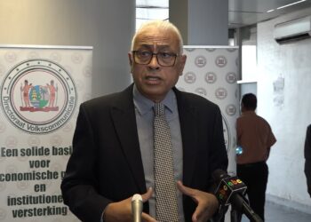 Tjong Ahin Minister Silvano Tjong-Ahin van Ruimtelijke Ordening en Milieu wil zo snel mogelijk de herziening van de Hinderwet. “Deze wet is niet meer voldoende afgestemd op de nieuwe ontwikkelingen en omstandigheden in onze huidige maatschappij”, zei de minister maandagavond in het parlement.