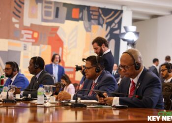 UNASUR President Ali is door zijn Surinaamse ambtgenoot uitgenodigd om de festiviteiten in het kader van 150 jaar Hindoestaanse Immigratie in Suriname bij te wonen. President Santokhi heeft ook persoonlijk zijn condoleances overgebracht in verband met het heengaan van 19 kinderen bij brand in de slaapzaal van de Mahdia Secondary School. De staatshoofden bespraken acties die ondernomen zijn om medeleerlingen, ouders en familie te begeleiden. President Santokhi heeft aangegeven dat Suriname bereid is hulp te bieden, waar nodig.
