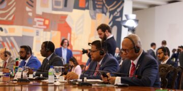 UNASUR President Ali is door zijn Surinaamse ambtgenoot uitgenodigd om de festiviteiten in het kader van 150 jaar Hindoestaanse Immigratie in Suriname bij te wonen. President Santokhi heeft ook persoonlijk zijn condoleances overgebracht in verband met het heengaan van 19 kinderen bij brand in de slaapzaal van de Mahdia Secondary School. De staatshoofden bespraken acties die ondernomen zijn om medeleerlingen, ouders en familie te begeleiden. President Santokhi heeft aangegeven dat Suriname bereid is hulp te bieden, waar nodig.