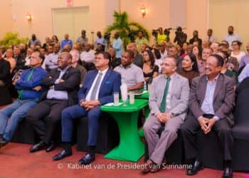 VES 50 jaar In een brandbrief naar de minister van Buitenlandse Zaken, Internationale Business en Internationale Samenwerking (BIBIS), Albert Ramdin, heeft de Vereniging van Economisten in Suriname (VES) duidelijk gemaakt dat zij niet ingenomen is met de verwijten van de minister naar de vereniging toe.