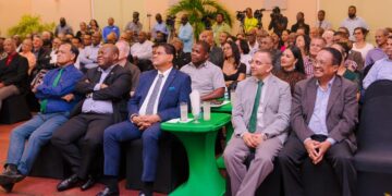 VES 50 jaar In een brandbrief naar de minister van Buitenlandse Zaken, Internationale Business en Internationale Samenwerking (BIBIS), Albert Ramdin, heeft de Vereniging van Economisten in Suriname (VES) duidelijk gemaakt dat zij niet ingenomen is met de verwijten van de minister naar de vereniging toe.